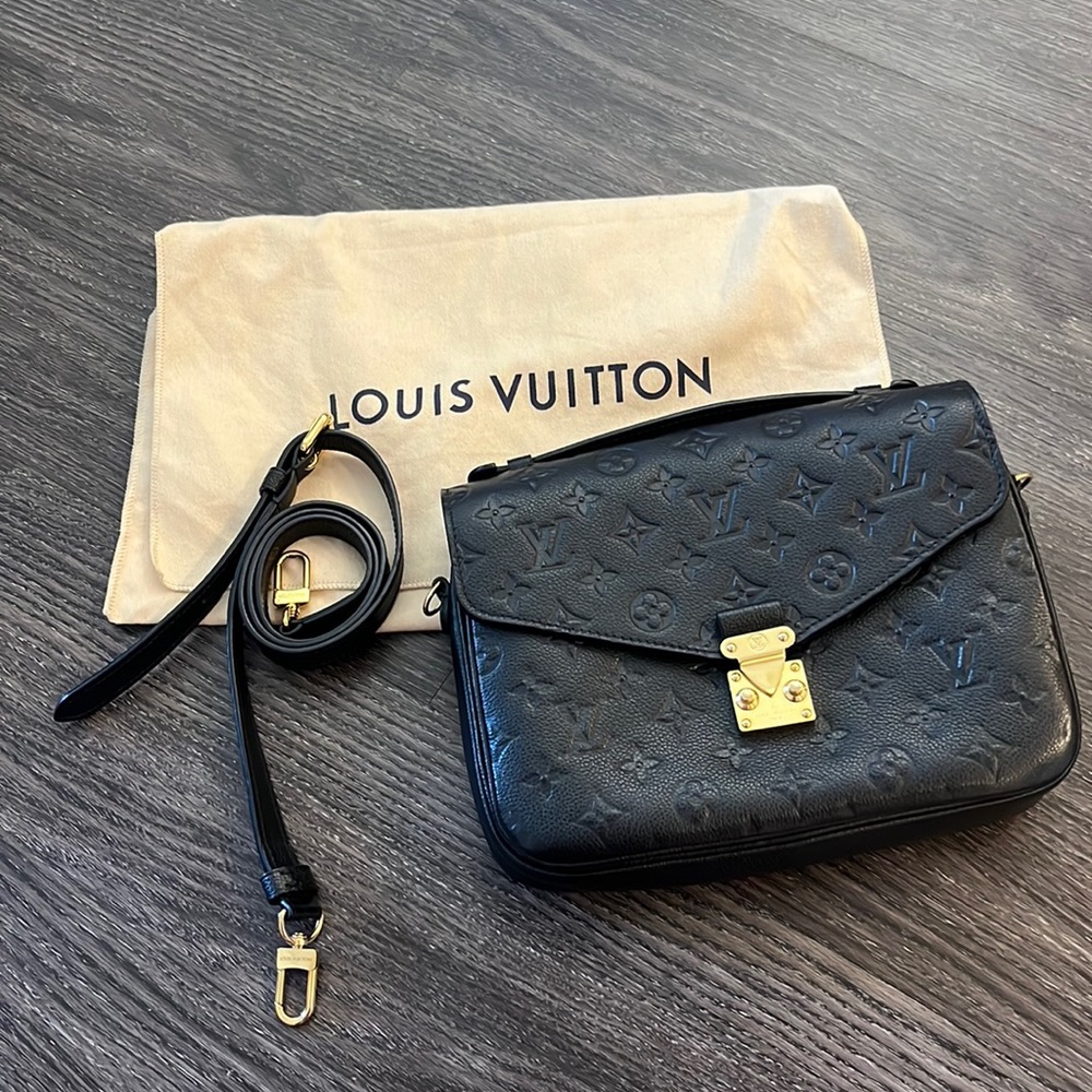 Louis Vuitton black pochette metis